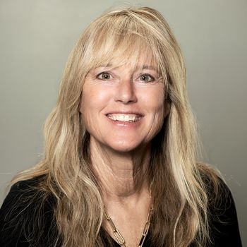 Portrait of Tamara Acker, Associate Broker